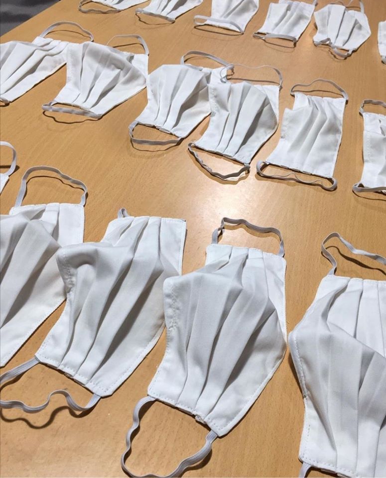 foxfordhome's tweet photo. Delighted to have been able to supply @IrelandsEyeKnit with our cotton so they could create these reusable non-medical masks for healthcare workers.
Proud to be Irish &amp; working together even apart 💚
Well done guys 👏 #staysafe #workingtogether #COVID19ireland https://t.co/3P7nb6x948