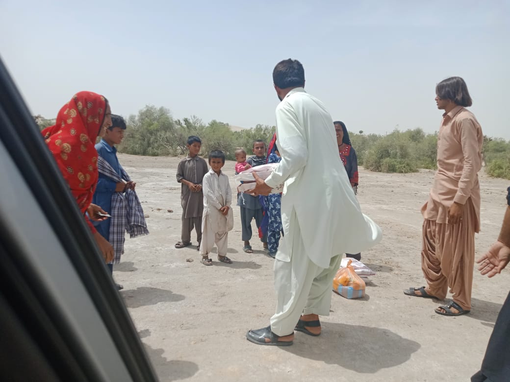 voovpak's tweet photo. Over the weekend Voice of Overseas Pakistanis distributed provision in District Sanghar. Our goal as always is to reach the most needy and remote areas. Thanks to all our volunteers and donors for making this happen. https://t.co/BY0ngrgy0O