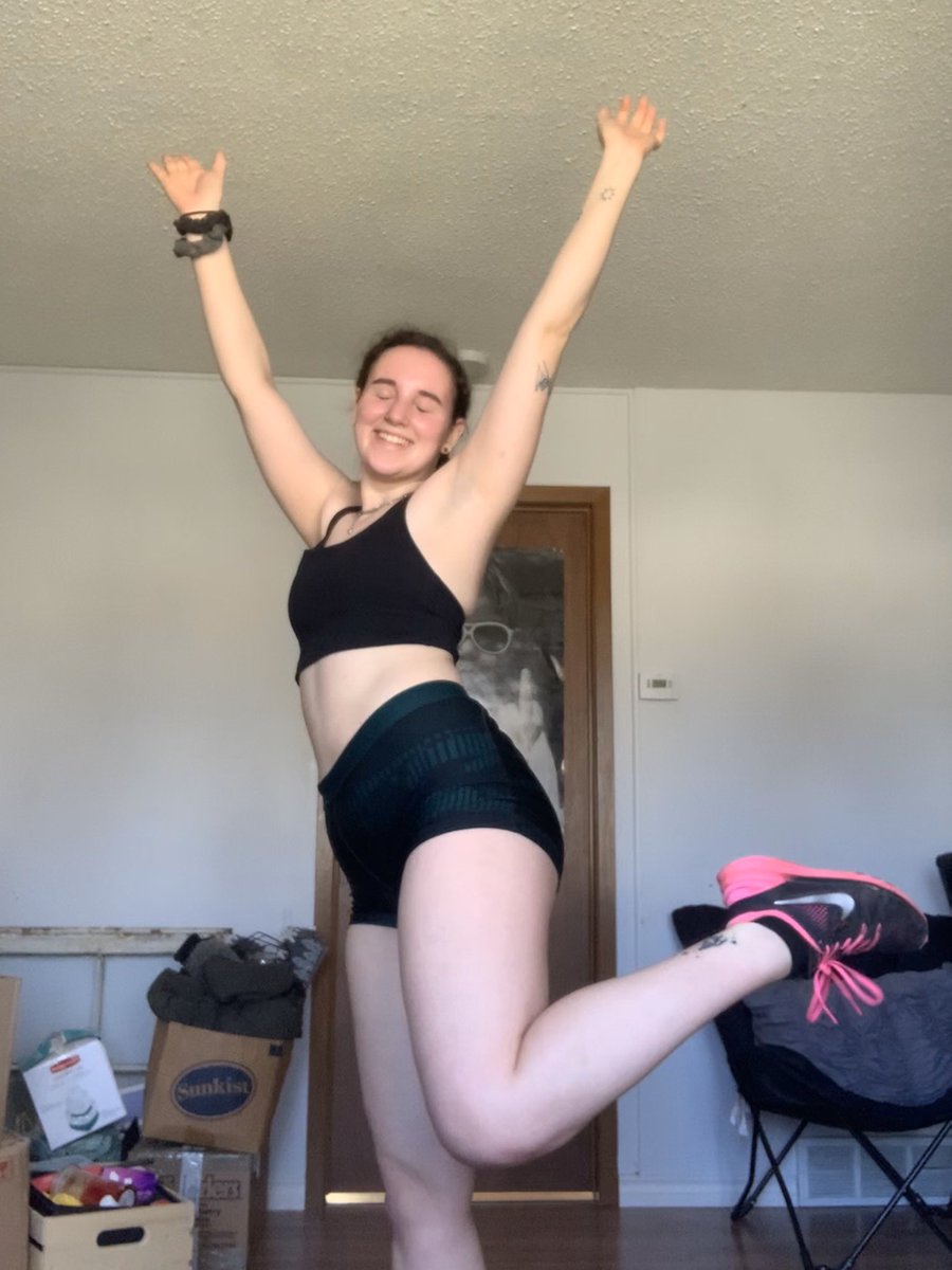 day 10!!! i can slowly see some abs (if you can't that's fine cAUSE I SWEAR I CAN) and i feel stronger!!! today was rough it was hard but i did it!! (also why are my eyes literally always closed)