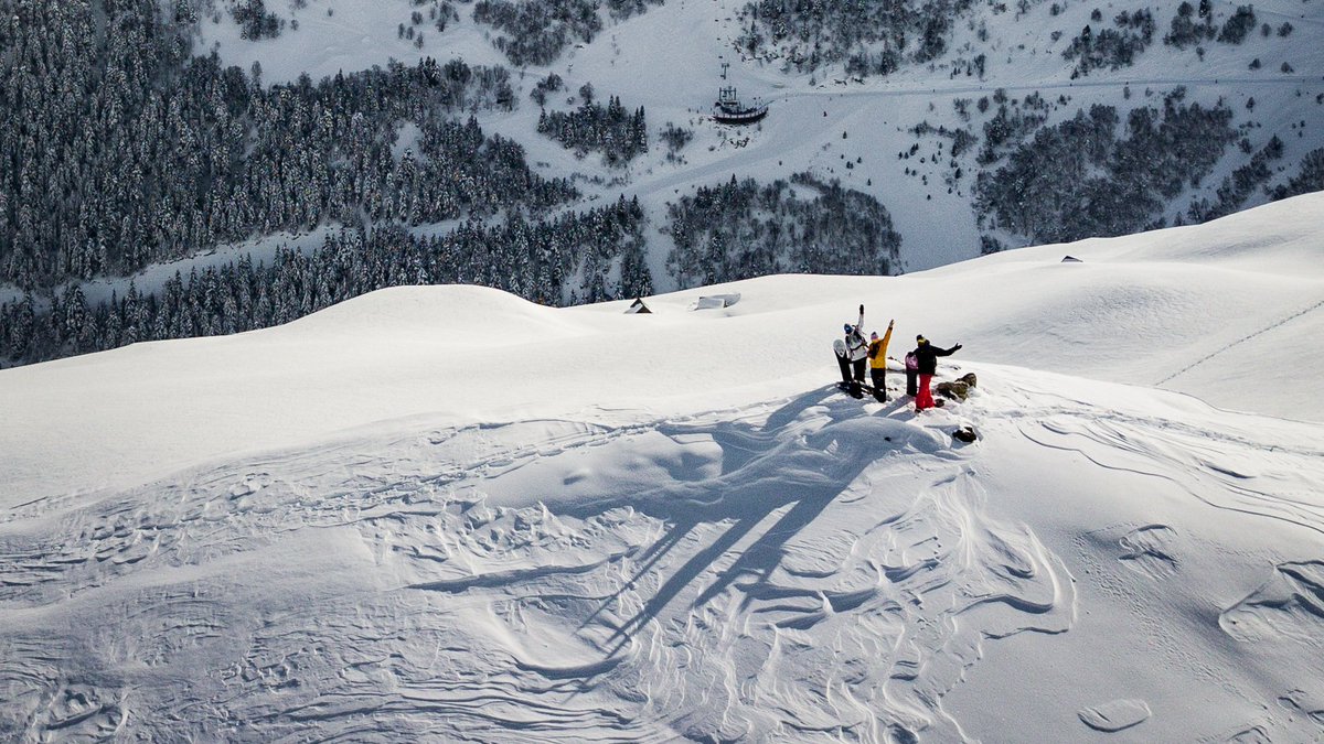 ⛈️⛈️Por muy larga que sea la tormenta ⛈️⛈️
☀️☀️el sol siempre vuelve a brillar entre las nubes☀️☀️
#FelizLunesATodos  #Altiservice