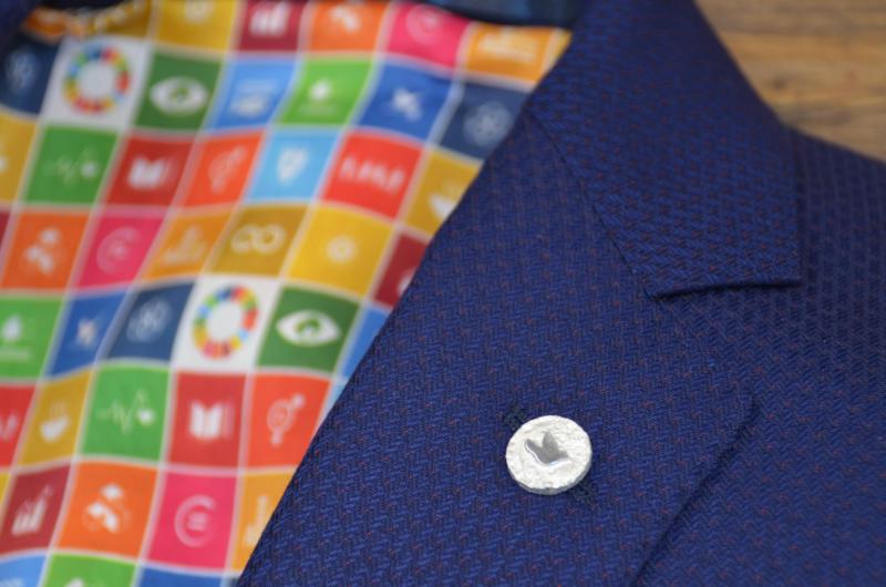 Workwear, for example in the health-care or cleaning sector, usually only lasts about 18 months. <a href="/DutchSpirit/">DutchSpirit</a> saw a challenge and teamed up with <a href="/SchoellerTextil/">Schoeller Textiles</a>, Switzerland to develop a new kind of #recyclable fabric specifically for #workwear. hollandcircularhotspot.nl/en/case/dutchs…
#textiles