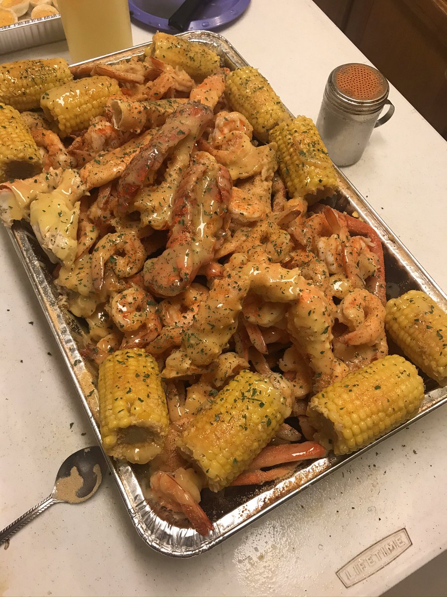 Fly3k's tweet image. I’m a chef based in Atlanta, Ga. I sell plates that range from prices ($20-$40). I sell Shrimp, crablegs &amp;amp; lobster plates with the sides of broccoli, corn, Potatoes garlic eggs &amp;amp; turkey necks. I need more exposure &amp;amp; more customers. A simple RT/Like can make that happen.