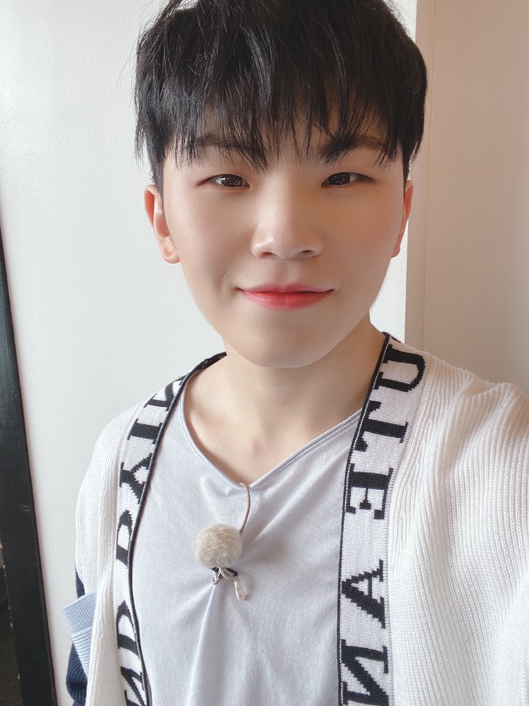 Too bright so let& #39;s lower the exposure >< their beauty got more exposed a thread ;;