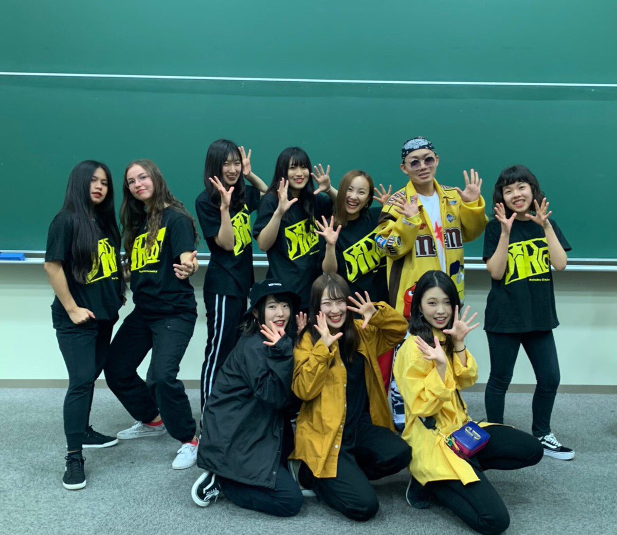 dirat_r's tweet photo. ジャンル紹介💫🌝 🔥HIPHOP🔥
DiR@TのHIPHOPCREWです！
私たちのジャンルは、個性豊かなメンバー揃いです！月・木の練習日にみんなで仲良く、楽しく、ワイワイ練習しています！私たちと一緒にHIPHOPを楽しみませんか？
#ダンス部
#春から麗澤大学
#春から麗澤 https://t.co/AEK0yGu7XL
