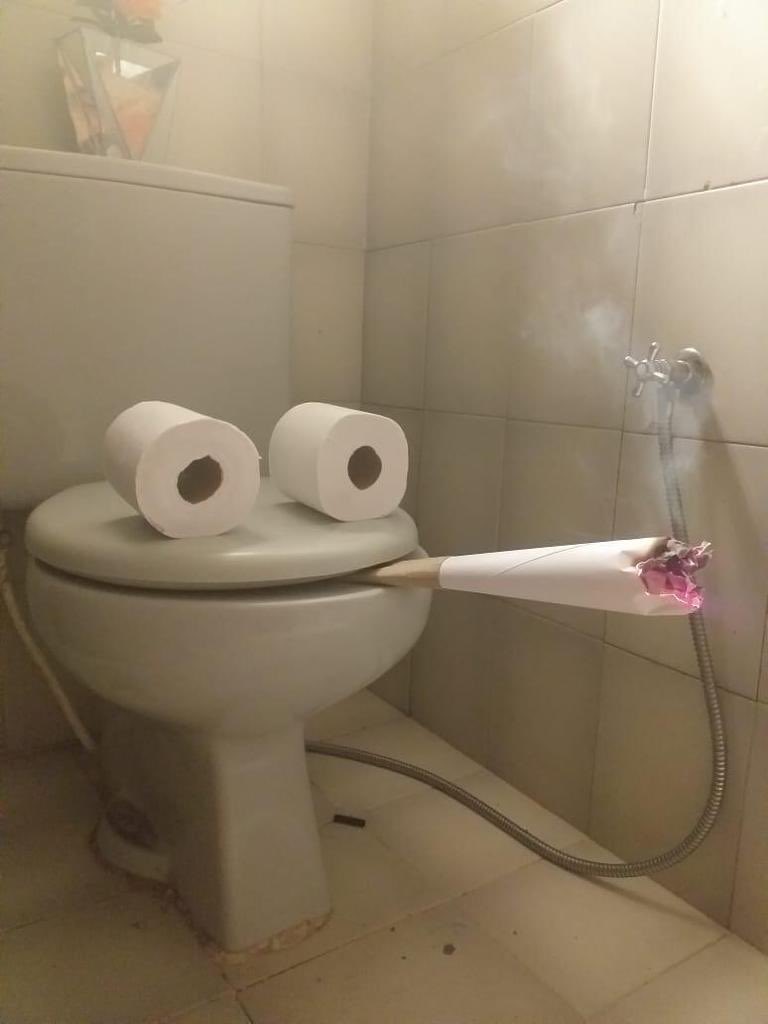 The_Pipirisnais's tweet photo. Día 39 de encierro:
Puse marihuano el baño...
Perdóname señor por esta vida loca https://t.co/sjQjSKX5OU