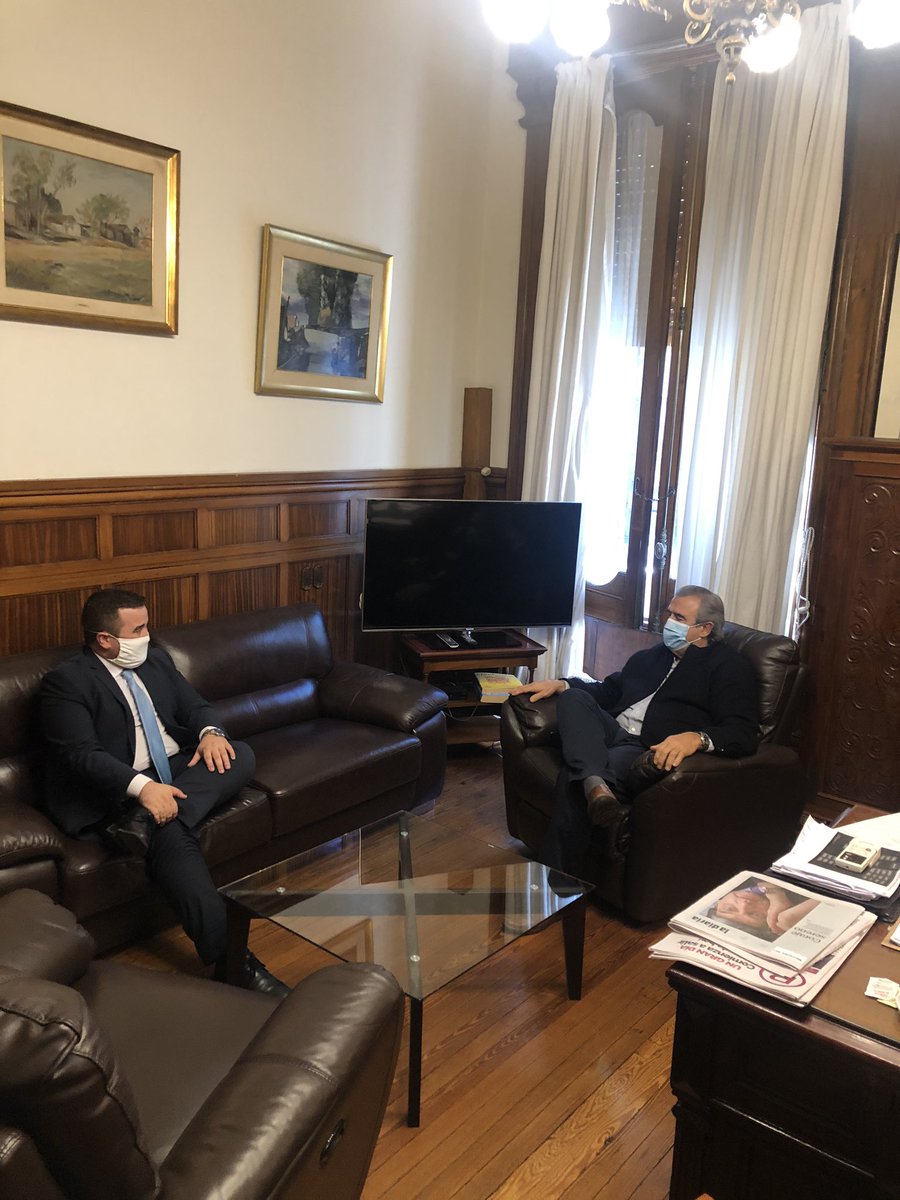 SebastianCal1's tweet photo. Muchas gracias Sr. Ministro @jorgewlarranaga por su recepción en el día de hoy, por asuntos competentes a la seguridad del departamento de Maldonado. https://t.co/A0j6ZRd1Zv