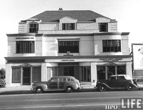 HP_Oliver's tweet photo. #LifeOnTheStrip: The (Bing) Crosby Building (9026 Sunset) was home to the Finlandia Baths patronized by both gay and straight actors. The building also housed Crosby business interests. (1948) [Image WAPA &amp; HPO]
>>CLICK PHOTO FOR COMPLETE IMAGE<< https://t.co/51YbKKJbmV