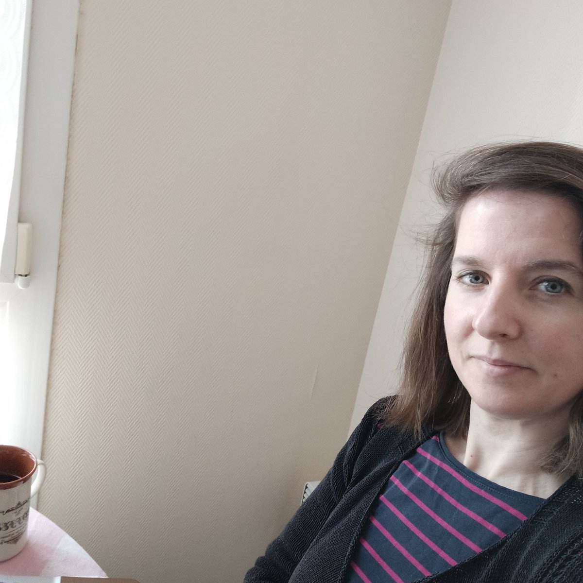 Viviane QUEVAL, chargée d'information et de communication, je suis à votre écoute sur les réseaux sociaux de la Mission Locale pour répondre à vos questions : métiers, formations, emploi, logement, citoyenneté, ... et faire le lien auprès de l'équipe de conseillers.ères