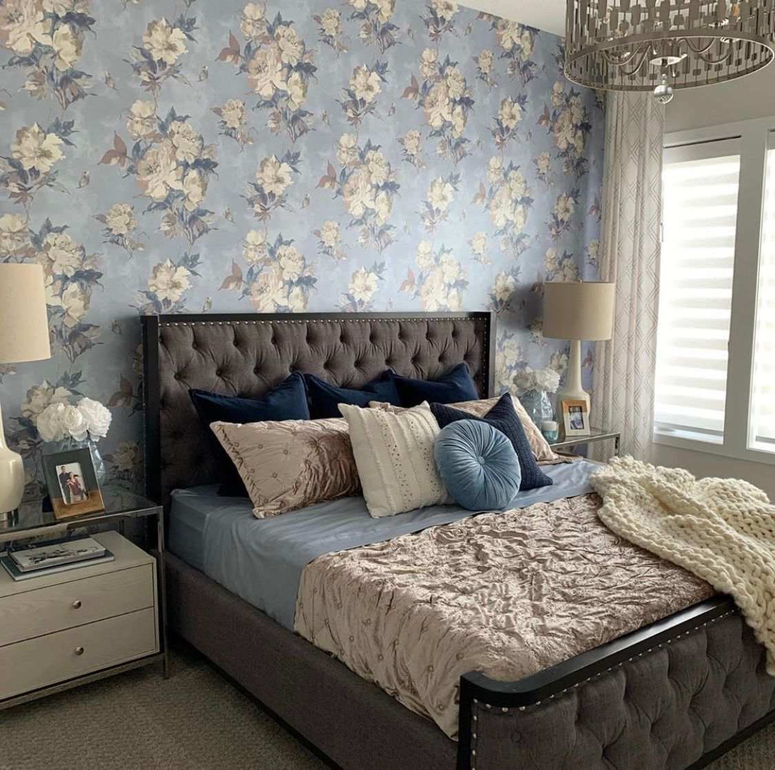 MagmaWallpaper's tweet photo. Gorgeous Master bedroom with the all time favorite Madame Butterfly design.
Show us your bedroom and your favorite design and we will show you what it could look like at the end ๐คฉ
Link in bio
#interiorstyling #homeideas #decoraddict #decorlover #instadecor #myhomevibe https://t.co/GbHXcWNyly