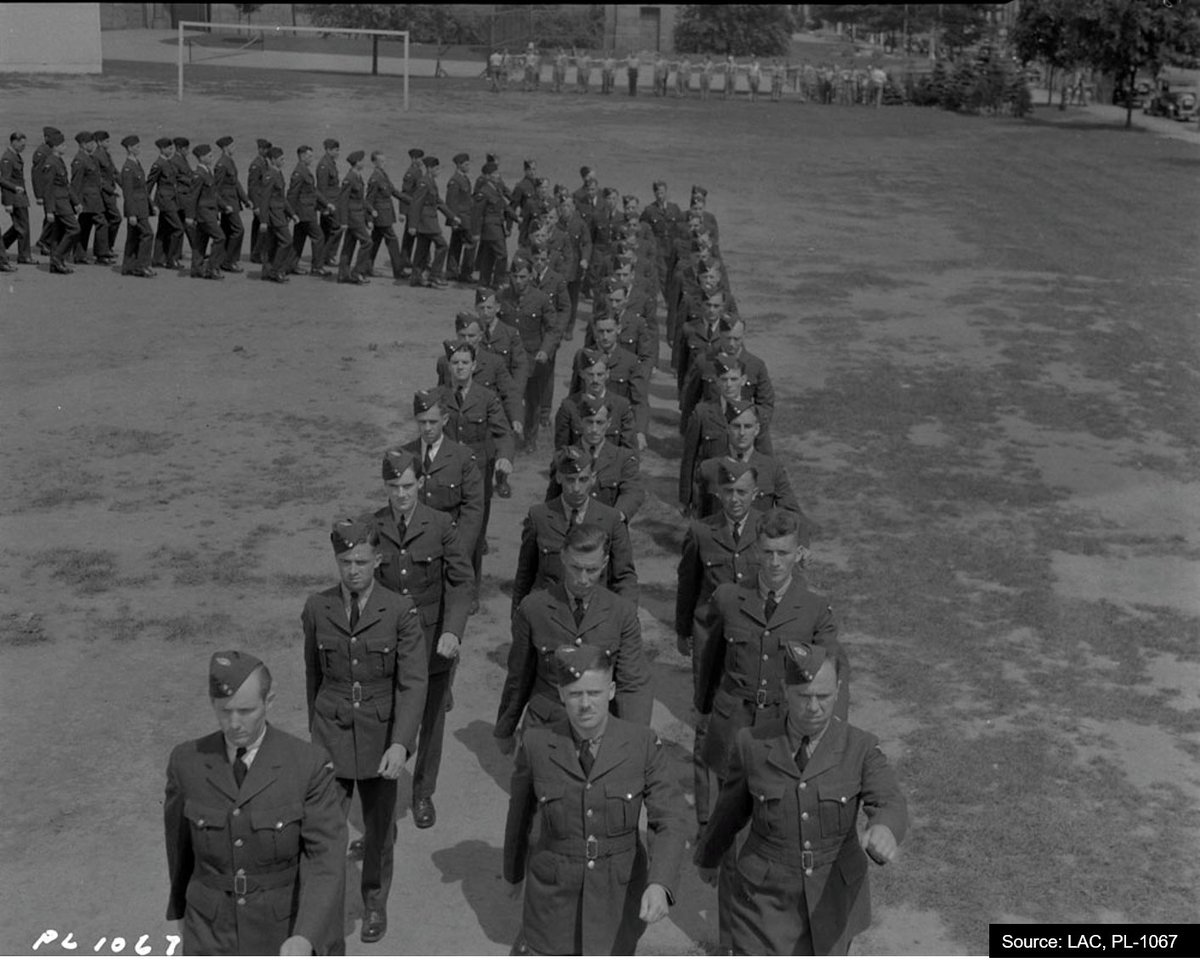 2/ When the war emergency grew more serious from 1940 to 1942, the Canadian gov’t mobilized for total war. In doing so, the Army, Navy, & Air Force rapidly expanded & by 1945 about 1.1 million Canadians had enlisted.