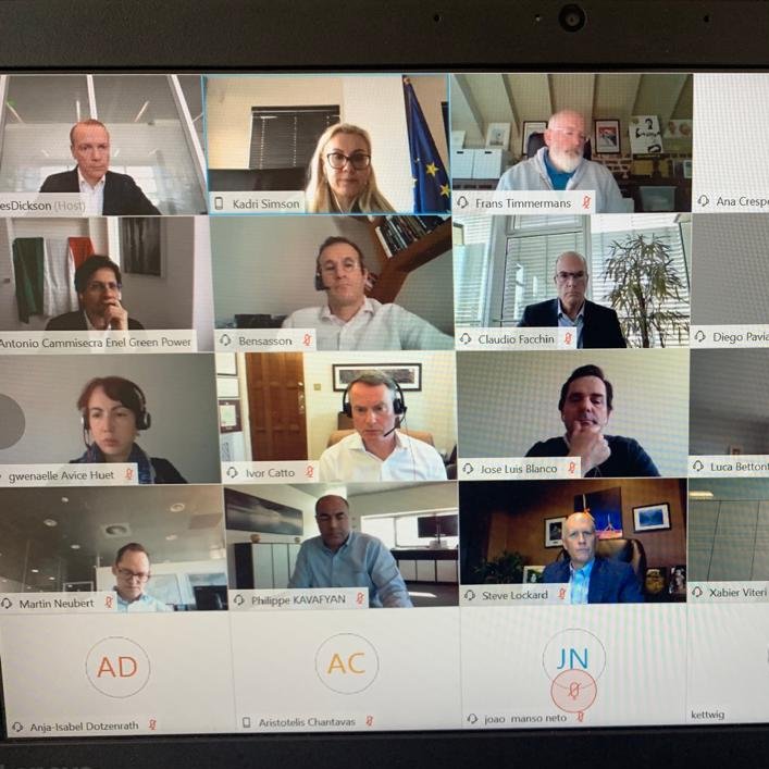 KadriSimson's tweet photo. Meeting with @TimmermansEU &amp; @WindEurope. Wind plays a key role in building a clean, decarbonised energy system. The sector is a 🇪🇺industrial &amp; technological success, with potential. With #EUGreenDeal, we will set in place the policies &amp; funding to drive the growth of this sector https://t.co/Y08qDV5QgB
