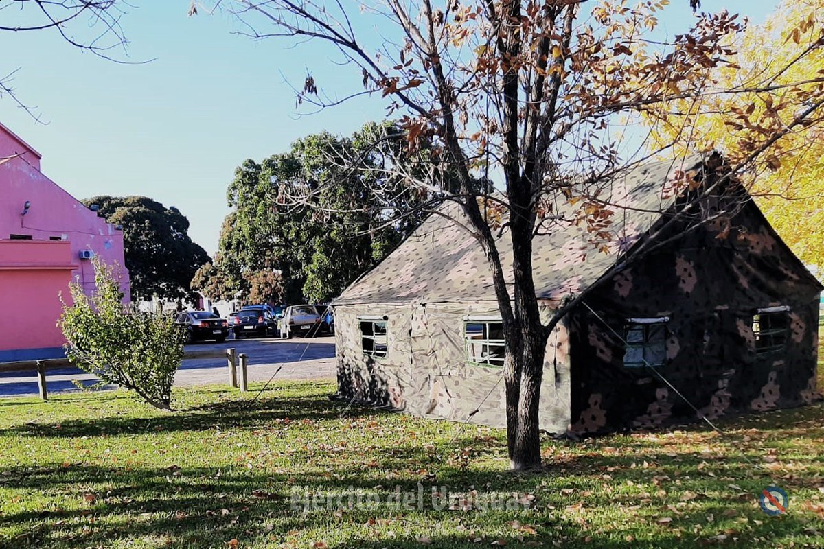 El #EjércitodelUruguay apoya a @ASSEcomunica con el préstamo e instalación de carpas en distintos centros asistenciales del dpto. de #Colonia, para ser utilizadas en la campaña de #vacunaciónantigripal del @MSPUruguay.

#YosoyelEjército #AlServiciodeNuestraGente #Salud