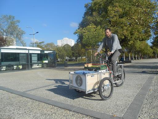 Les producteurs s'organisent pour vous fournir! A #poitiers, le marché étant fermé, vous pouvez vous faire livrer à domicile les fromages de chevre de la @fermedumaras grâce à Poit'à vélo 🤩 ! un bon plan du confinement ! Infos, commande : lafermedumaras@yahoo.fr
#fromagissons