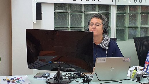 OrangePACA's tweet photo. D'Avignon à Nice en passant par Gap ou encore Aix, les équipes de votre Service Client restent 100% mobilisées pour vous accompagner et répondre à vos besoins, depuis chez elles en #télétravail 🙌 https://t.co/ZjYjB7Za7C