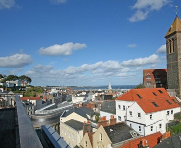 CooperBrouard's tweet photo. Spectacular penthouse apartment with fabulous views. 13 Tudor House Price: £3,250pm #CooperBrouard #GuernseysEstateAgent #PenthouseApartment #StunningViews https://t.co/rkkkau6uXO https://t.co/7u15NpTONN