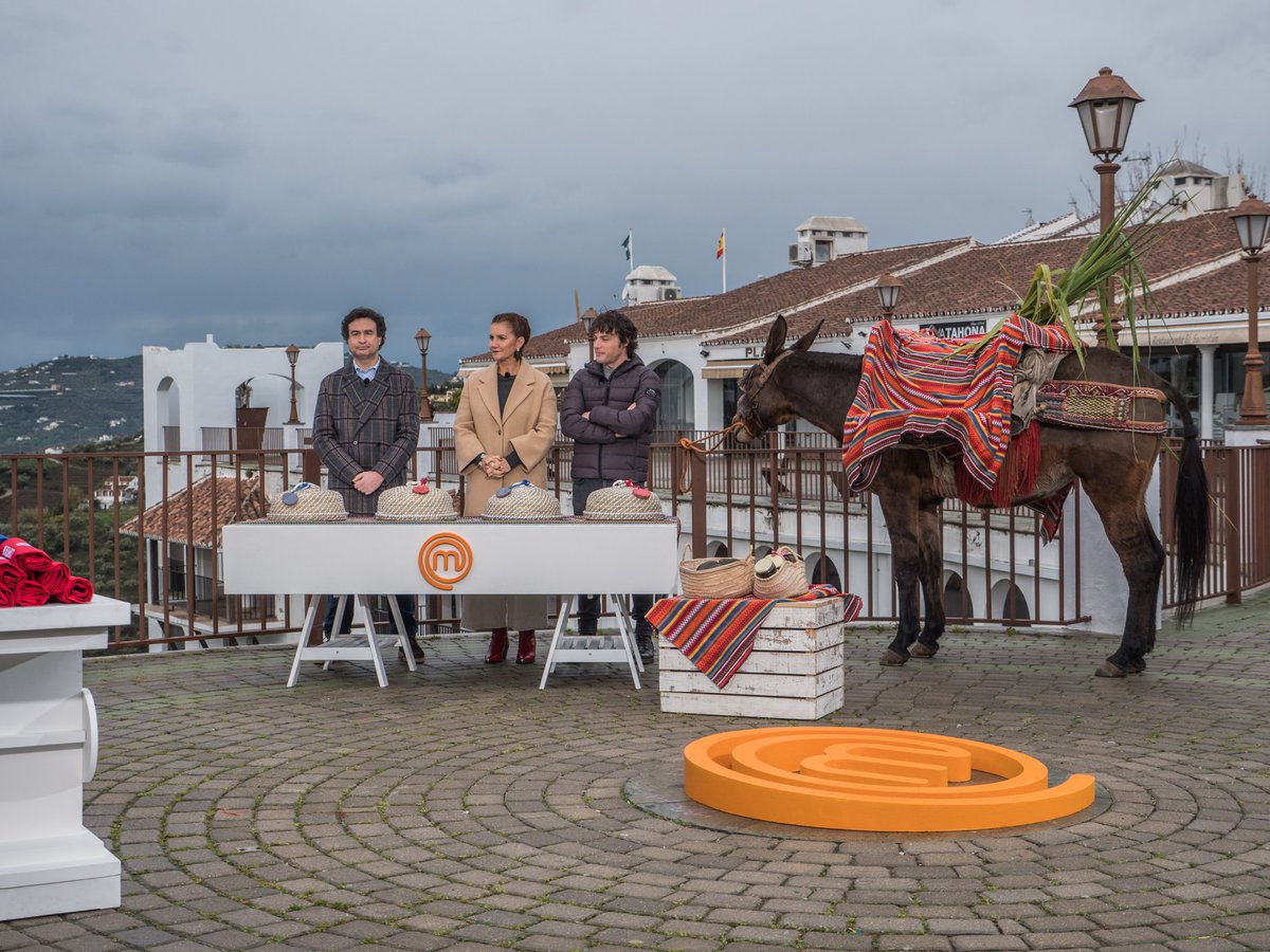 VoilaCook's tweet photo. RT @TDMalaga: RT @ManuBalanzino: Hoy a las 22:05, los concursantes de @MasterChef_es (@La1_tve) cocinarán con productos @SaboraMalaga en #Frigiliana. ¡No te lo pierdas! #MasterChef https://t.co/rh9qiqDzwG