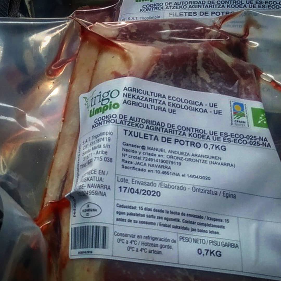 AterpeIriarte's tweet image. Bertako jakiak bainan hoberik? Gaur, #bertatikbertara #moxal #haragi #ekologikoa iritxi zaigu. #orontze tik Orontzera.😀
¿Algo mejor que el producto de cerca? #carne #ecologica de #potro del mismo #oronz 😀 
#pirineo #pirineonavarro #nafarroa #navarra #irati #ganaderiaecologica