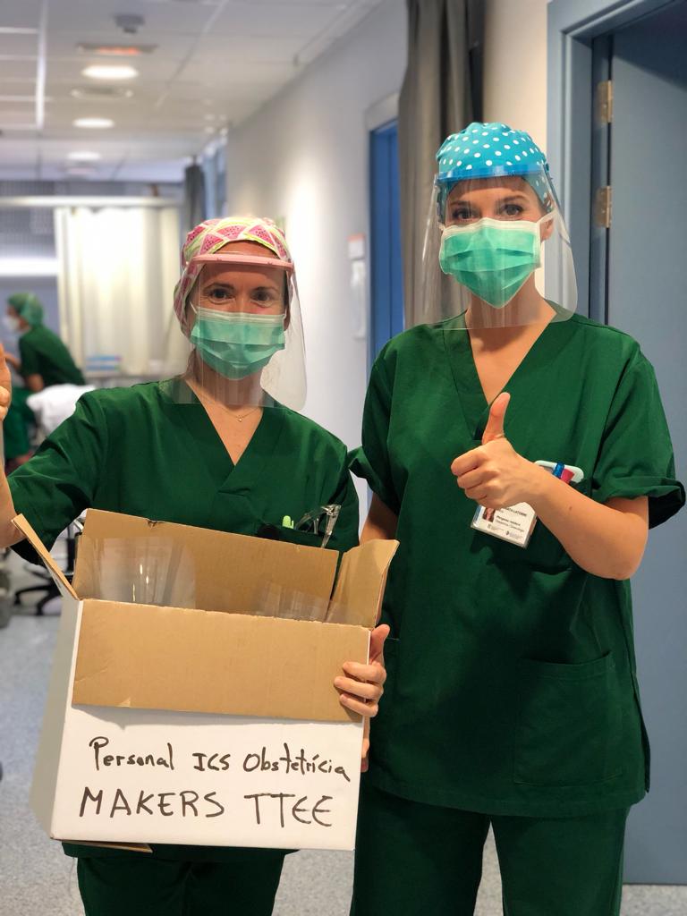 MakersTe's tweet photo. Continuem repartint viseres de protecció, obreportes i subjecta mascaretes.
Aqui tenim a dues sanitaries de la Clínica Terres de l'Ebre de #Tortosa amb el material rebut. 👩‍🔬🥽👩🏻‍⚕️👨🏻‍⚕️
Que no parin les màquines!!!!
💪🏻💪🏻
#makersterresdelebre #makers3D #coronavirusmakers #joactuo https://t.co/QSZM76QEf1