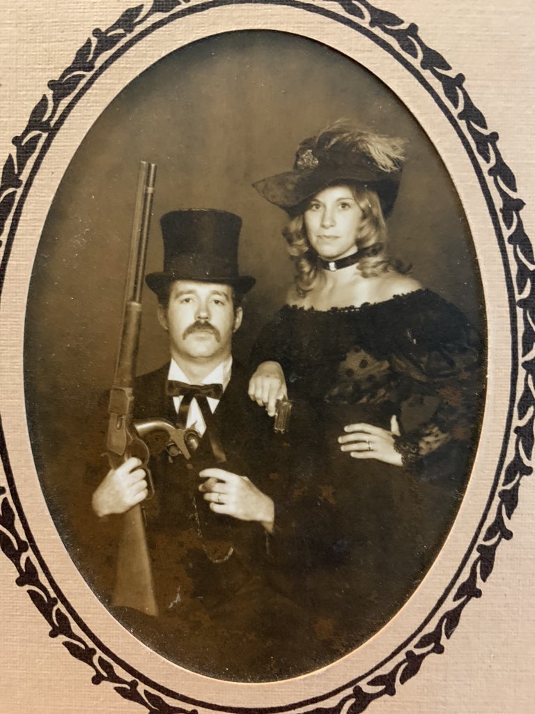 JasonRyanTV's tweet photo. When you are homeschooling your kids today, show them this picture of the 1980’s to emphasize how hard it was to live back then!  To take this, my parents actually had to dress up like that and pose. #nofilters #Corona ##CoronaVwiththePs #mondaythoughts https://t.co/58VvNgQVPC