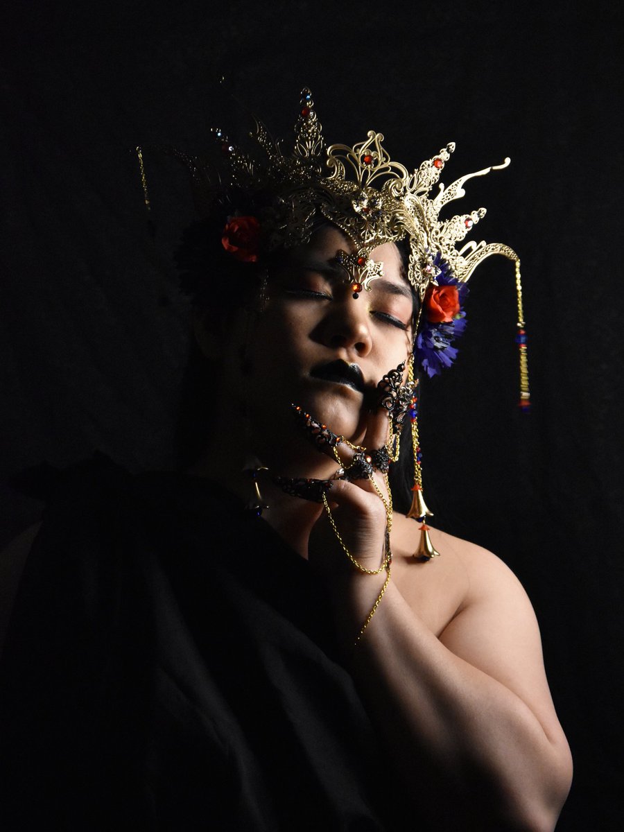 HikatsuyaRikimi's tweet photo. Model: @HikatsuyaRikimi
Photo: me too
Headpice/claw: Ivy Design (insta)
#Headpice #crown #claws #Ivydesign #Kornflower #Kornblume #rose #goddess #sorcerer #ancient #AncientSorcerer #AncientGoddess #Queen #AncientQueen https://t.co/YEQD1SxXSn