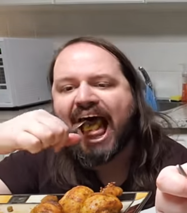 AmberlardYT's tweet photo. You're a grown ass man, learn to hold your fucking fork. https://t.co/PD9nO8EMAL