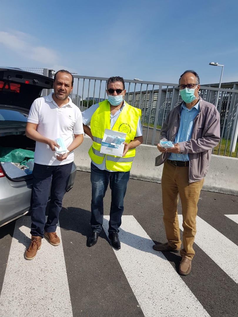 CFTC_Taxis's tweet photo. Distribution de masques par FO Taxis aujourd'hui pour les taxis qui travaillent @20Minutes @BFMTV @prefpolice @Prefet75_IDF #taxis @Djebbari_JB https://t.co/VQCh8cbCDS