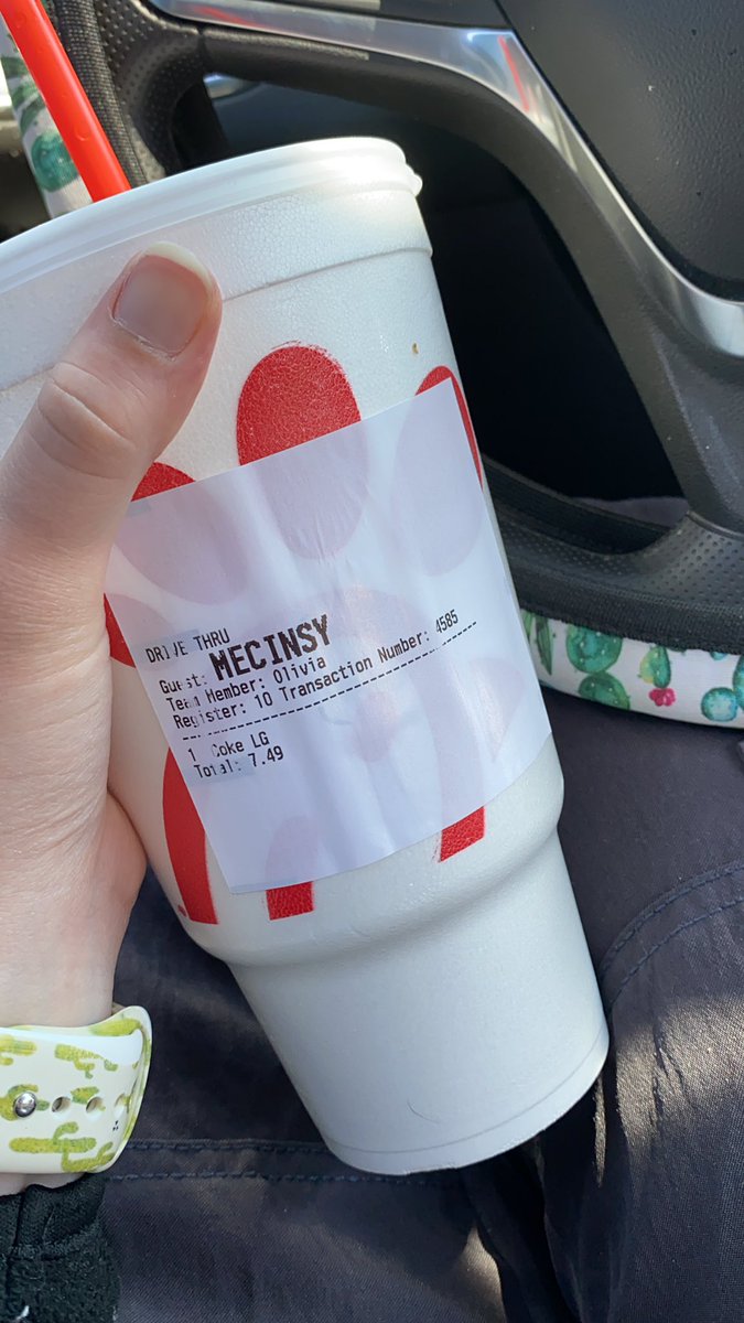mackenizefowler's tweet photo. When my dad spelt my name crazy I knew it would never be spelt right on anything but come on Chick-fil-A...what is this?? https://t.co/sd0v1R7fhI