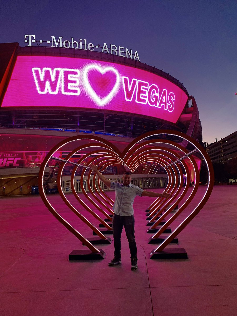 ISLila's tweet photo. Happy Birthday @BrianUrmanski 🥳You are everyone’s Vegas fave 💗 Your passion for our #WESTisBEST team is un-matched! Enjoy your day...#HBDBrian #Cheers https://t.co/TirsS21yFc