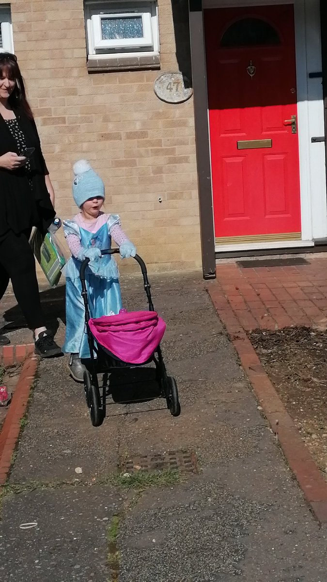 1934rabbit's tweet photo. Family exercise to the #OnionPatch (Allotment) i think Edie is perfectly dressed Cinderella / Elsa ๐คฃ We are so lucky to have} our ( My) allotment especially that the moment.. https://t.co/mfOtalqPGd
