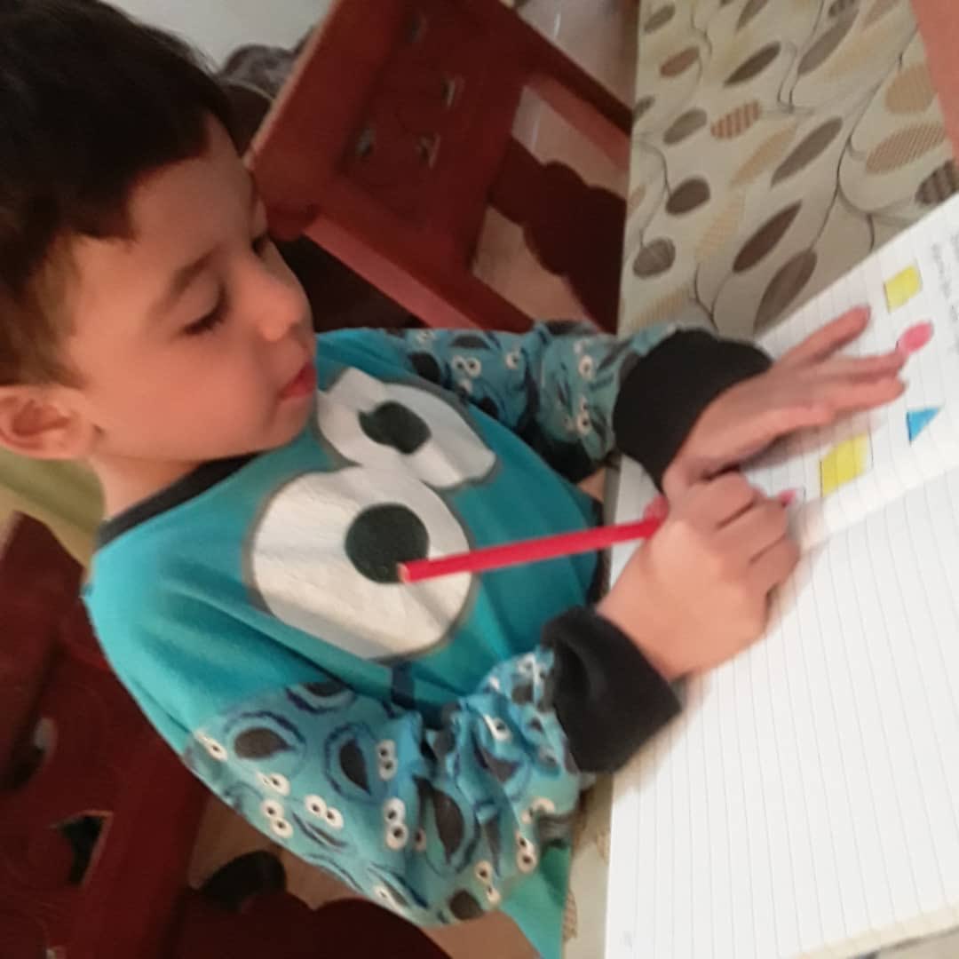 escramirezchaco's tweet photo. #20Abr #LaEscuelaSigueEnCasa #IIIMomento #EnFotos Nuestros niños de Pre-Escolar continúan sus actividades del III momento✏️📚. #QuedateEnCasa #LaEscuelaEnCasa @GobiernoTachira @DireDucacionGDT @laidygomezf @mediluis @arriechezorbel https://t.co/yMSJhqkNhJ