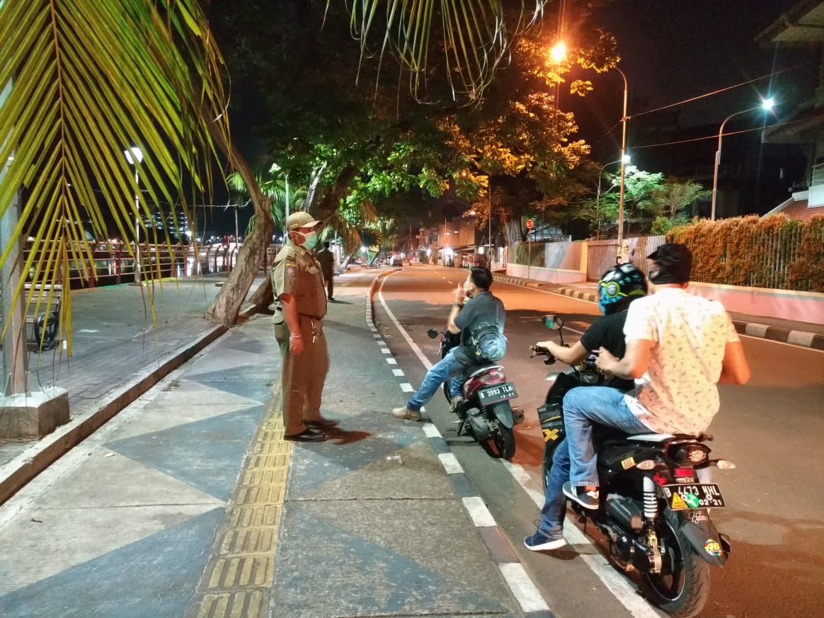 Butuh Kesadaran,Kerjasama dan Dukungan dari Masyarakat dalam Pelaksanaan PSBB untuk memutus  mata rantai penyebaran Virus Covid 19.<a href="/Kota_Tangerang/">KOTA TANGERANG</a> @HumasTangerang <a href="/TangerangLIVE/">Tangerang LIVE</a> <a href="/KecTangerang/">Kecamatan Tangerang</a> <a href="/tng_tv/">TangerangTV</a> <a href="/AboutTNG/">About Tangerang</a> @kampungsigacor <a href="/PSBB/">Dave</a> <a href="/alambanten/">alambanten</a> <a href="/likebanten/">LiKeMI Banten</a>
