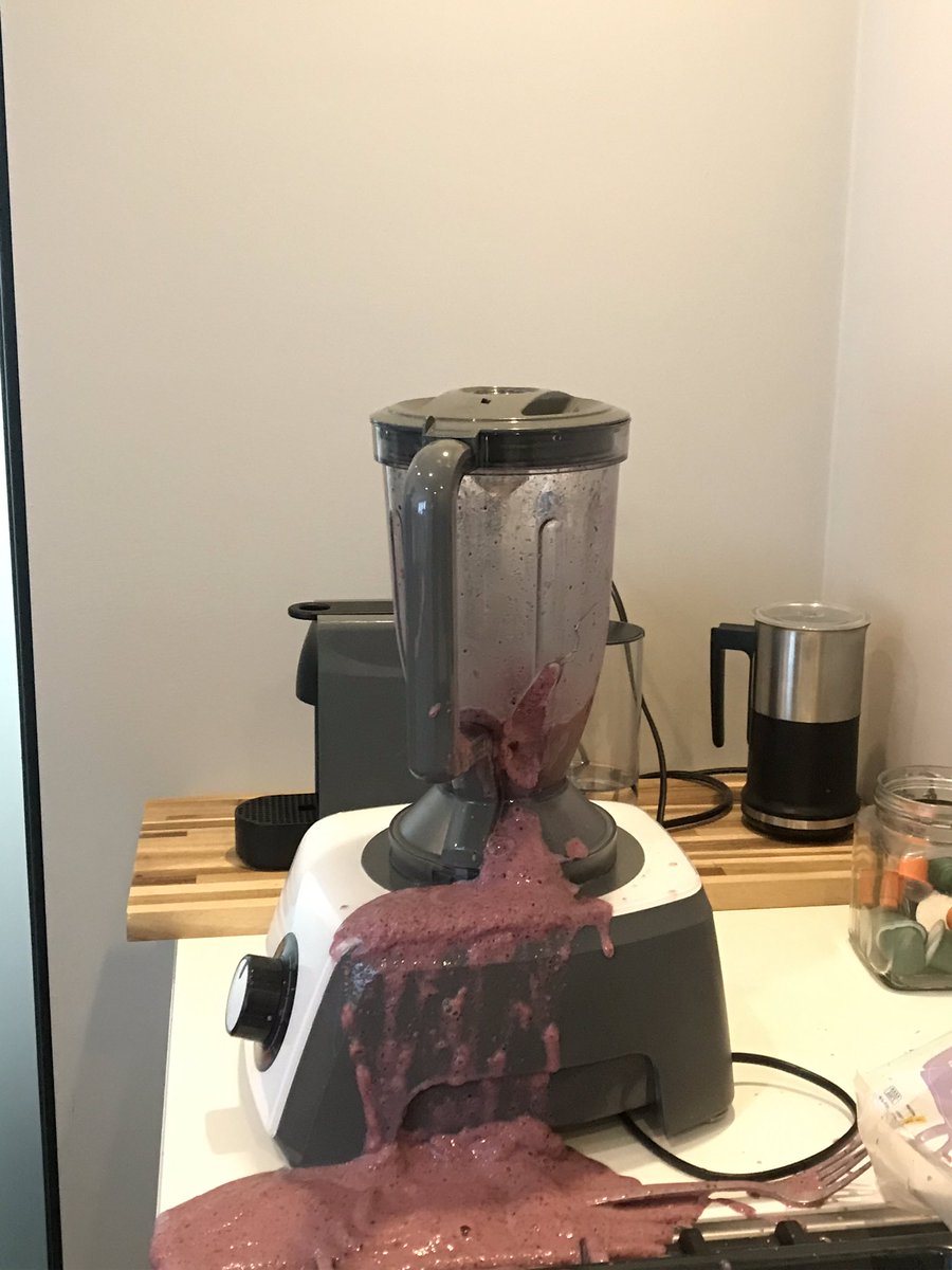 DeZorgblog's tweet photo. Even snel een healthy smoothie maken. Thanks @BoschHuishouden wat een troep en de blender is nergens meer leverbaar! #fail https://t.co/0NQvaP86Ec