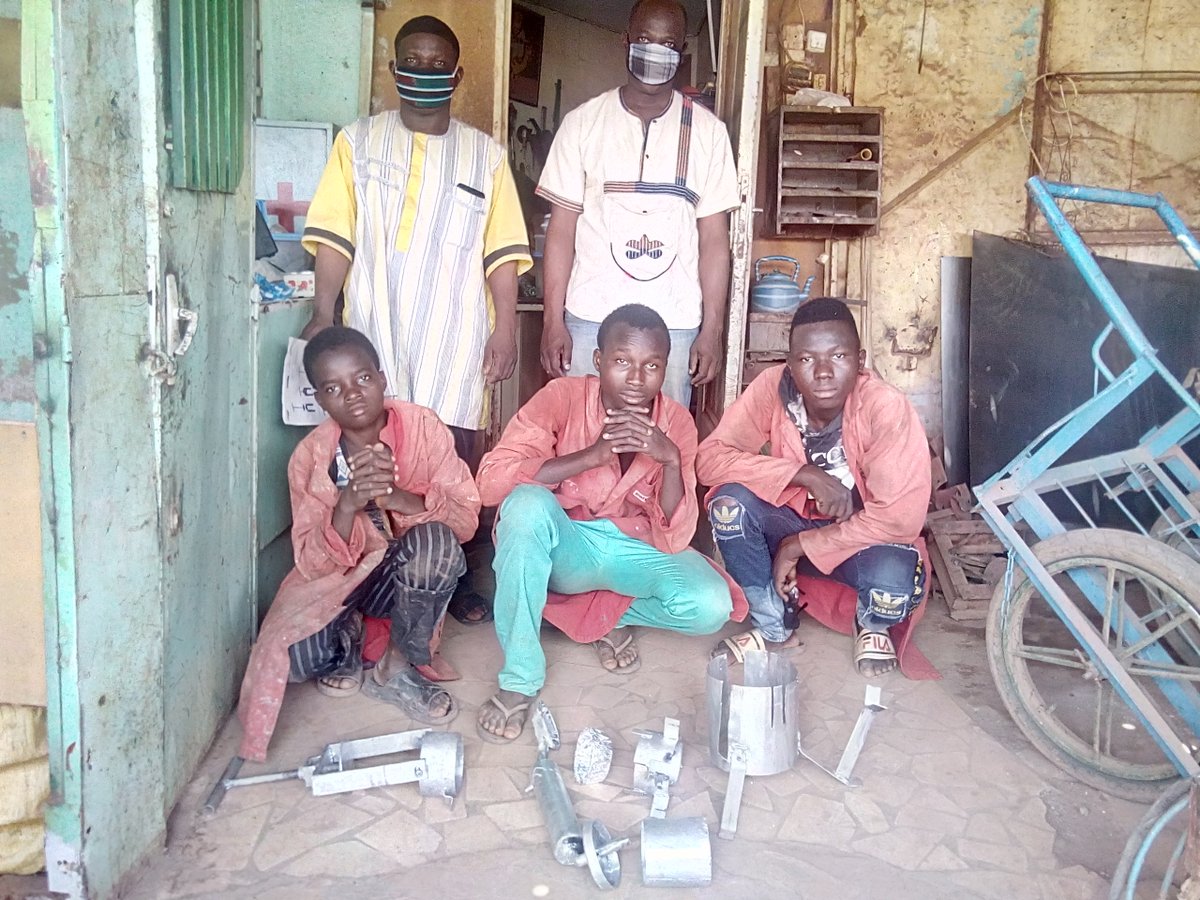anthropotek's tweet photo. #Wanamei...Le retour! 
La #retorta, machine récupératrice de mercure conçue avec et pour les orpailleurs péruviens, vient d’être répliquée au Burkina, dans un atelier de Ouagadougou. C'est une réussite pour https://t.co/lvlGmbgoj2 et l'#anthropotechnologie! @hearcingenierie https://t.co/SfyD1XXrPV