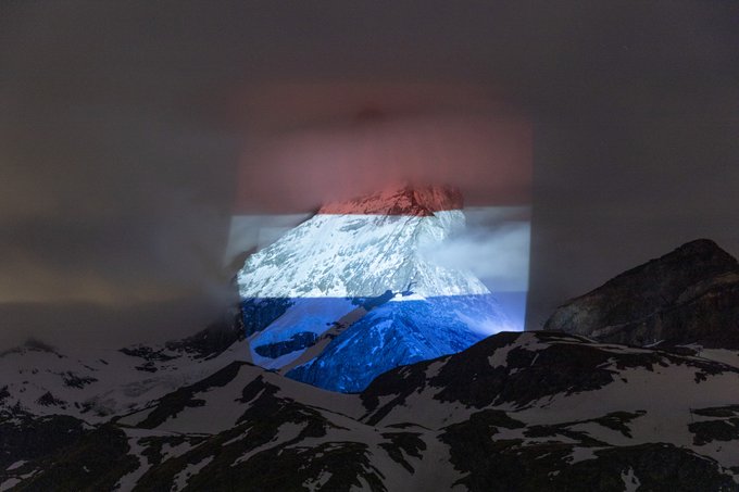 EWDvBZKXgAUhlDQ?format=jpg&name=small