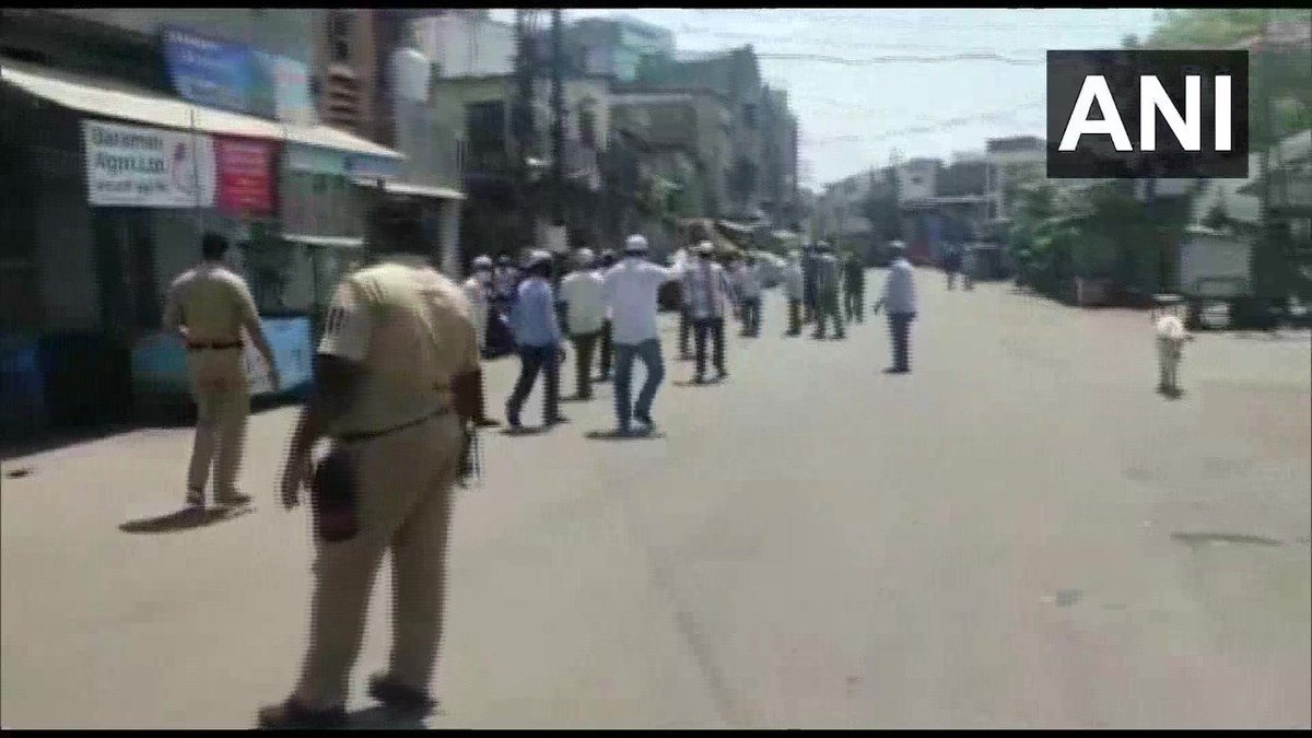 ANI's tweet photo. Maharashtra: People gathered to participate in a funeral procession in the Azadpura area of Malegaon earlier today, but later dispersed, after being persuaded by the police. #CoronavirusLockdown https://t.co/MiCk4KCWMj