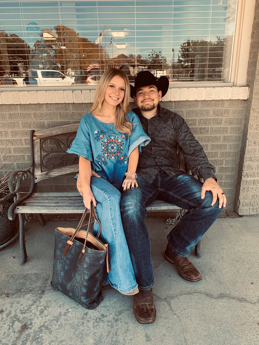 _Hanna_1001's tweet photo. 180 days till im saying I Do to a forever with you😍 https://t.co/UeJeNGJVf5