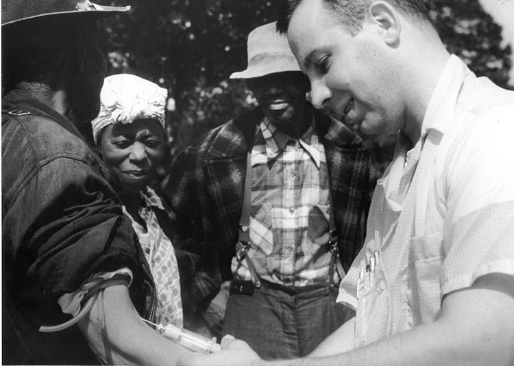 15/ The Rockefellers also helped fund the infamous Tuskegee Syphilis experiments on poor African American people in Alabama from 1932 to 1972. The poor victims were lied to, coming out the Great Depression, that they were receiving free health care from the government.