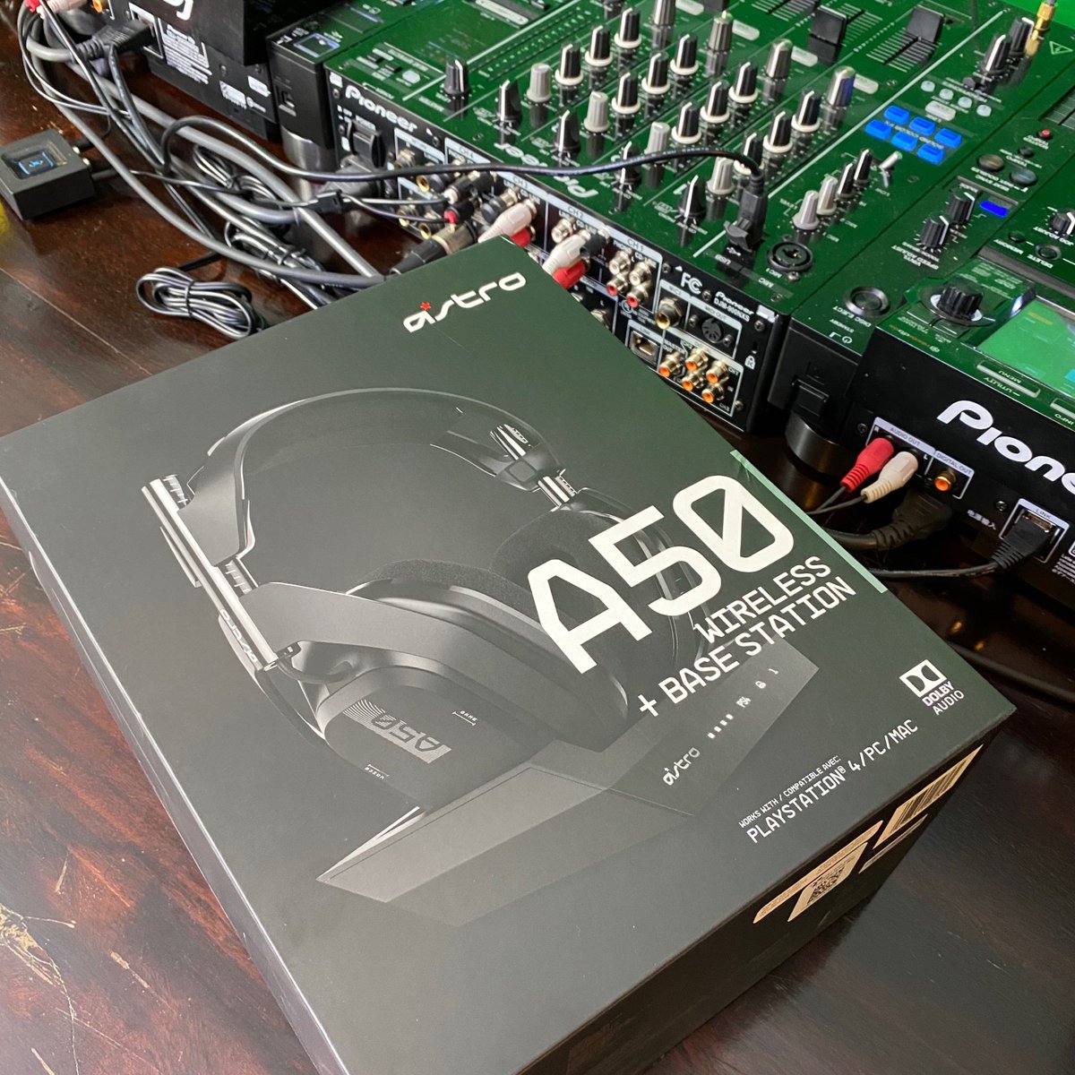 pazpaz's tweet image. Who wants an Astro A50 headset? I'm gonna give one away to brighten your quarantine a little 💞
-- Must RT + tag 2 friends
-- Must follow steps in link below:
↪︎ bit.ly/PAZ-A50