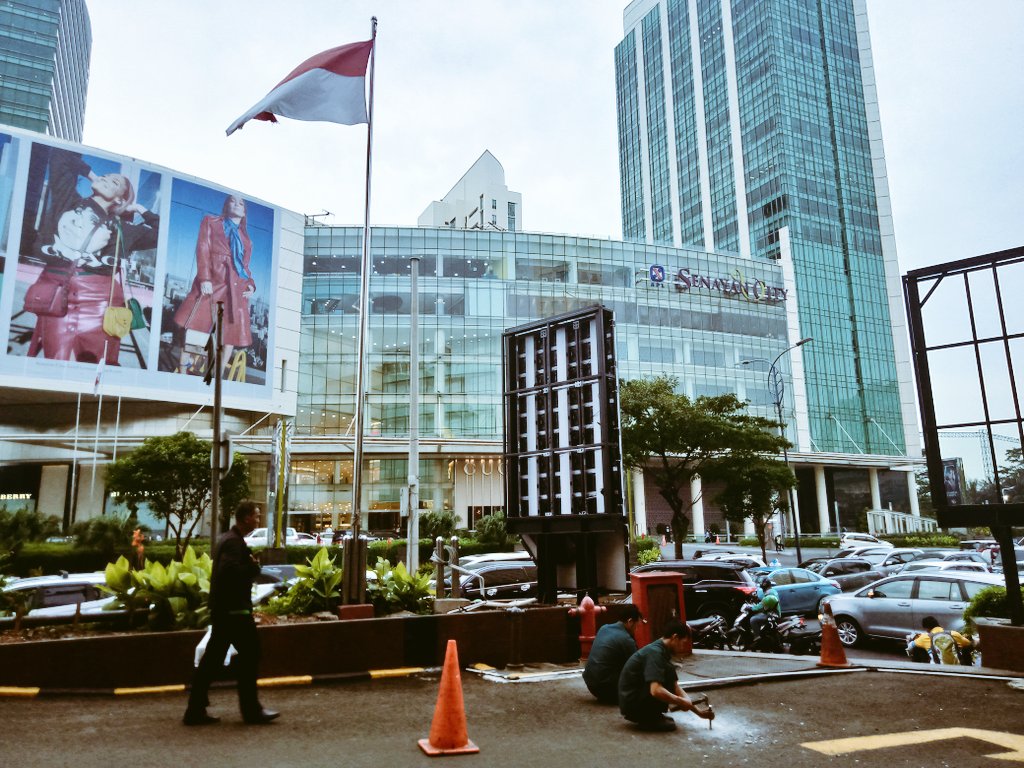 KeepYudi's tweet image. Jika masih ada tindakan #Kriminal disuatu daerah,maka daerah tersebut #Ekonomi nya masih dibawah rata-rata😊karena manusia butuh #uang