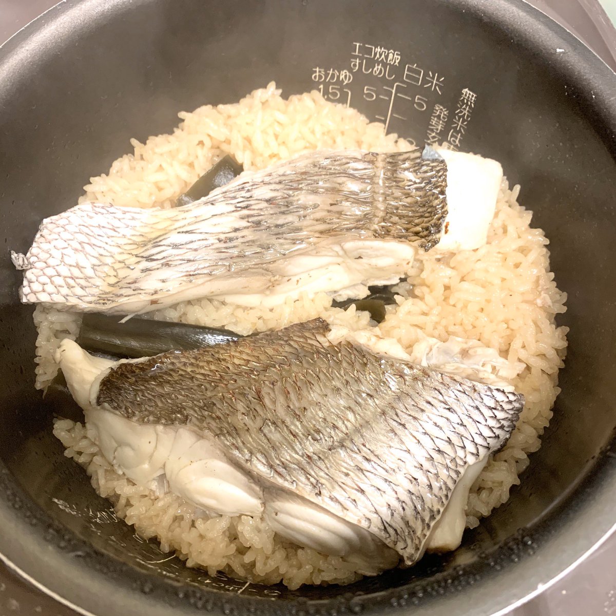 共働きの料理ログ 野菜多め 鯛めし あっさりしたものが食べたくて天然鯛の切身を購入 以前作った きょうの料理 レシピを探すも サイトがメンテナンス中 引用されているサイトより 昆布と切身を載せ炊飯したら 両方取り出す 切身は手で身を 共働きの料理ログ 野菜多め 鯛めし あっさりしたものが食べたくて天然鯛の切身を購入 以前作った きょうの料理 レシピを探すも サイトがメンテナンス中 引用されているサイトより 昆布と切身を載せ炊飯したら 両方取り出す 切身は手で身を