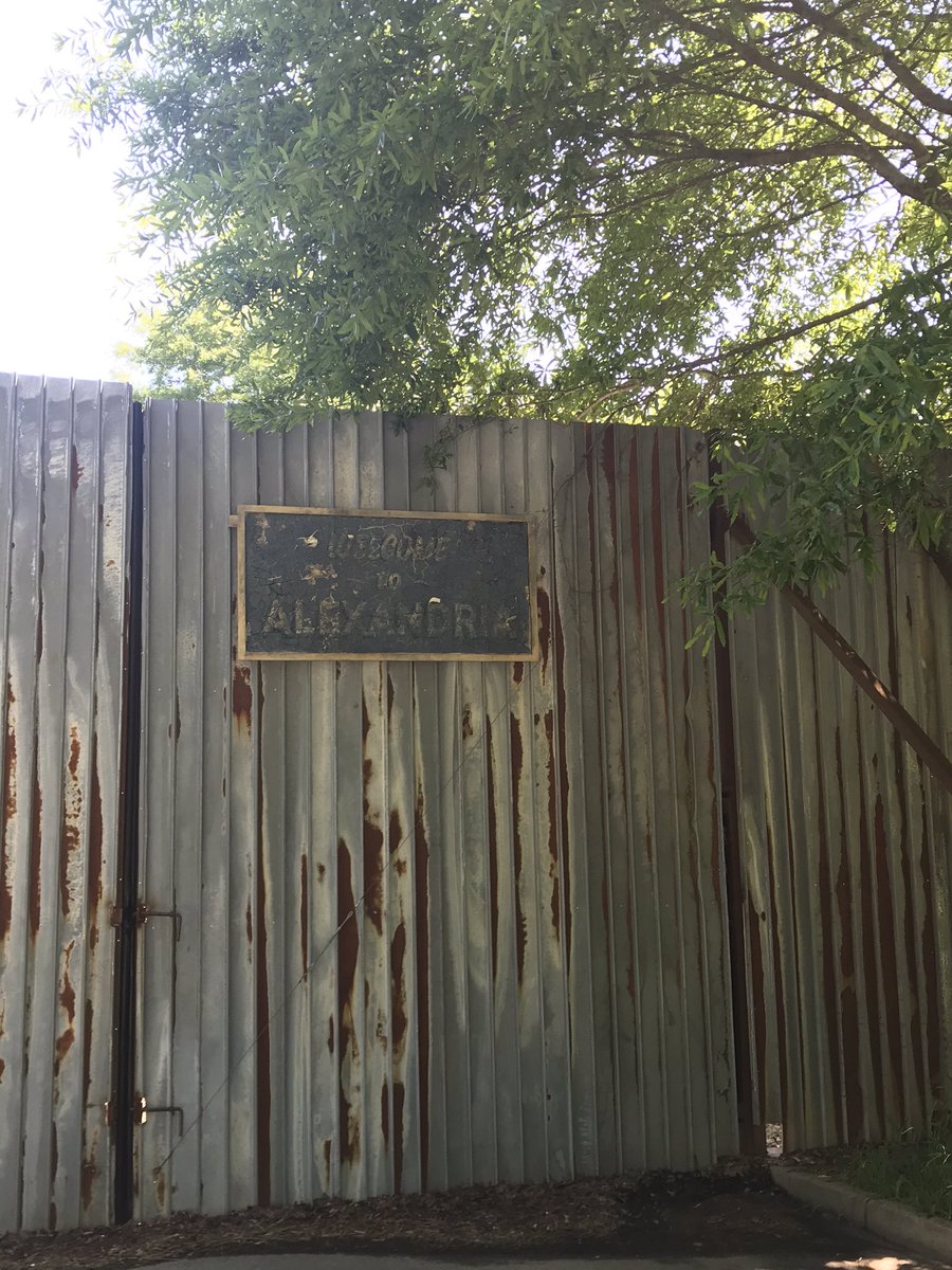ModelTiffanyLee's tweet photo. At @TheWalkingDead, “Alexandria” outside gates #filmset! https://t.co/GzHk49luK2
