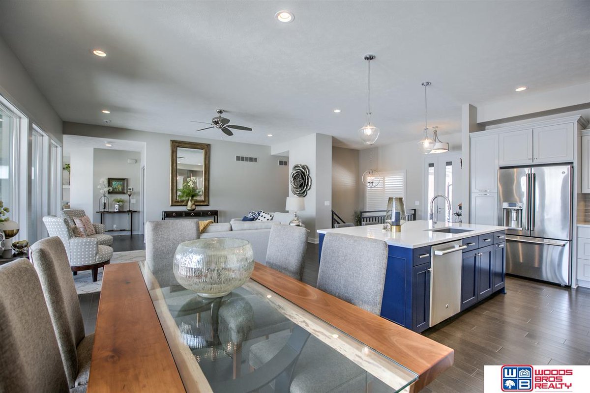 woodsbros's tweet image. Welcome to luxury living in #Firethorn 🏡

This townhome has all the best features imaginable 🤤. Enjoy the open floor plan and state of the art kitchen! 🙌

Schedule your private showing today with Russ Quick ☎️