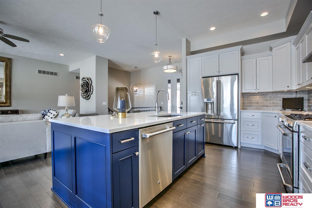 woodsbros's tweet image. Welcome to luxury living in #Firethorn 🏡

This townhome has all the best features imaginable 🤤. Enjoy the open floor plan and state of the art kitchen! 🙌

Schedule your private showing today with Russ Quick ☎️