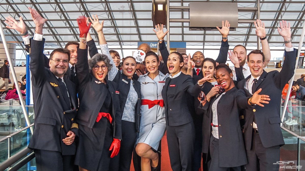 6. Air France dans tout ça ?Ce qui suit n'engage que moi: Air France est la companie Européenne la mieux placée pour saisir les possibilités de reprise.Pourquoi donc ?(j'ai volé la photo  @ioub, y compris sur mes slides, je suis désolé, mais elle est trop cool!!!)