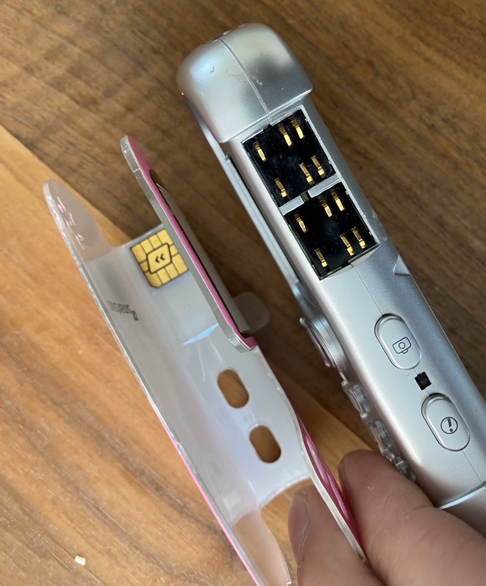 benwood's tweet image. 1/4 Some more great devices donated to the #MobilePhoneMuseum. This is the highly unusual Curitel ‘Identity’ phone which came with &quot;SmartSkins&quot;. It was marketed by #Wildseed (formally known as #GitWit) and used the Linux OS.