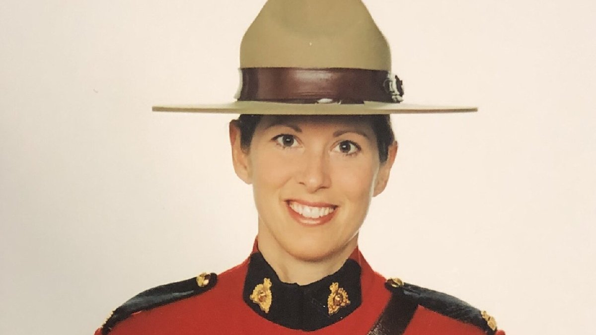 [THREAD] These are the people who died in rural Nova Scotia in one of the worst mass killings in Canadian history. Const. Heidi Stevenson was a 23-year member of the RCMP and a mother of two children. 1/(Nova Scotia RCMP/Twitter)