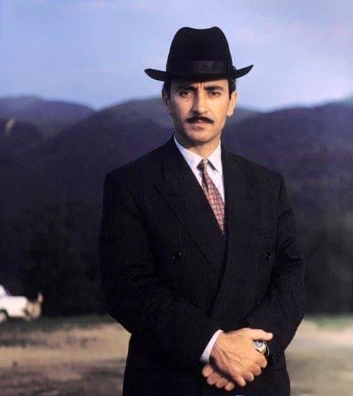 Bir yiğit kafkasyalı "Cahar Paşa"

Ailesi ile Sibirya'ya sürgün edildiğinde henüz 15 günlük bir bebekti. Kimse onun Çeçenistan'a özgürlük getireceğini bilemezdi. Bugün şehit oluşunun yıldönümü.
Vatanının özgürlüğü uğruna ömrünü vermiş Şehit Komutan, Devlet Başkanı "Cahar Dudayev"