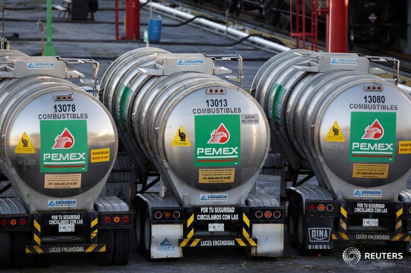 Breakingviews's tweet photo. Pemex becomes the world’s chunkiest fallen angel; bond liquidity gets a needed boost. Read the latest updates to Corona Capital for insights on the pandemic’s financial fallout: https://t.co/He7iEYX40N https://t.co/uvqg7NO1Qt