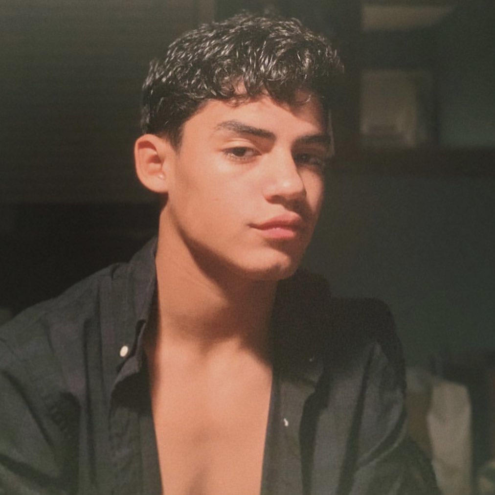 peterorlet's tweet photo. peter’s here and he’s about to turn seventeen 
[ #clickbaitrpg + #clickbaitapps2 ] https://t.co/w7fs2v97XN