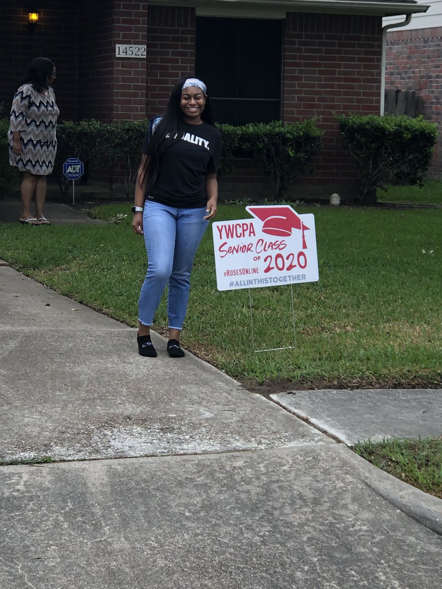 april_williams4's tweet photo. One of our best days ever! Surprising our seniors with love and support. We miss them so 🥺🥰 @Garibaldi3HISD @ywprep @HoustonISD @nwillia1_YWCPA @Nichole69025052 @TDewalt_Osborne @KNicoleRob @Northwest_HISD #ChooseYWCPA #MySisterMyTribe #AllInThisTogether 🎓 https://t.co/pIFCKUUtm3